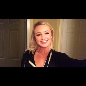 Meet your Posher, Hallie